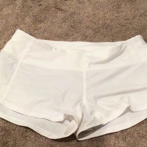 Lululemon shorts low rise speed up 2.5 size 4